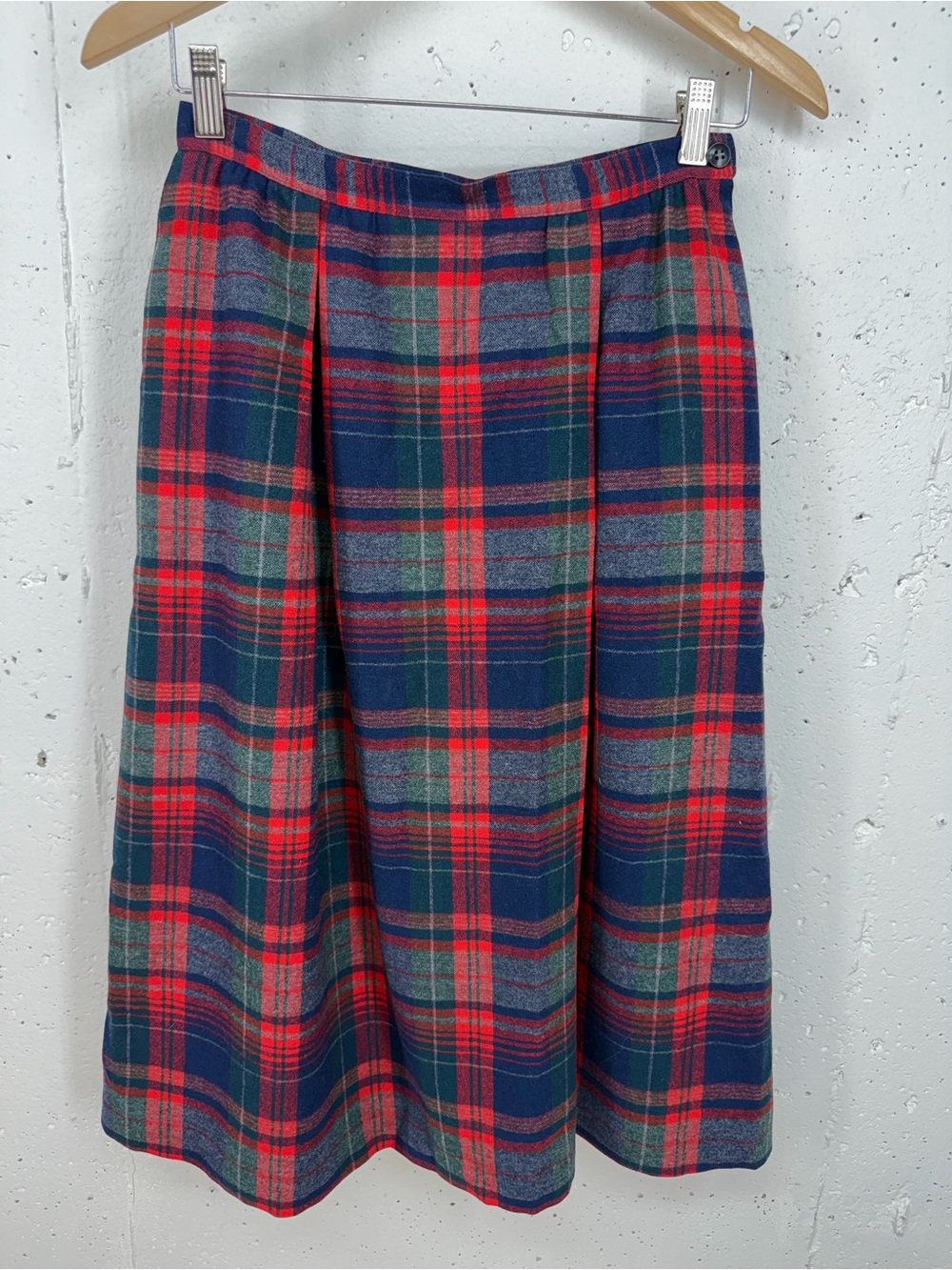 Pendleton Women’s Vintage size 10 Navy Red Gray Tartan Plaid Wool Midi Skirt
